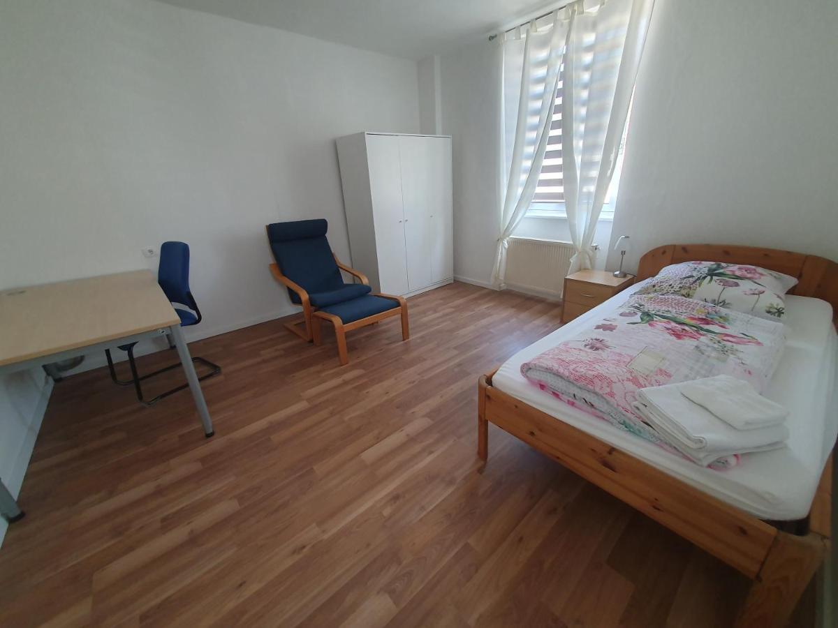 Privatzimmer An Der Uniklinik Майнц Экстерьер фото